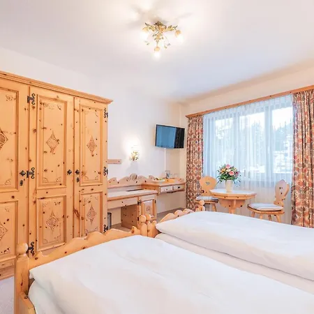 Hotel Corvatsch 호텔