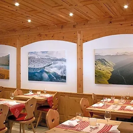 Hotel Corvatsch 3*