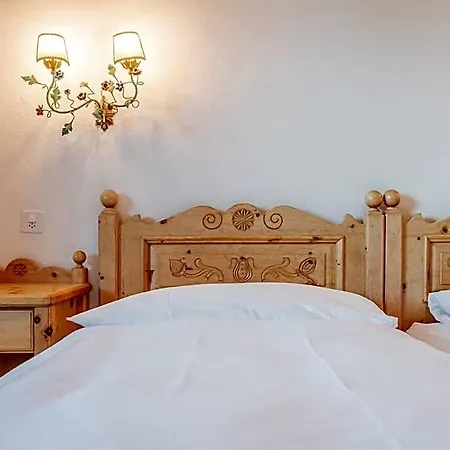 Hotel Corvatsch 3*