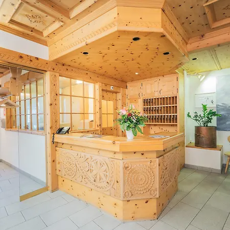 Отель Hotel Corvatsch Санкт-Мориц