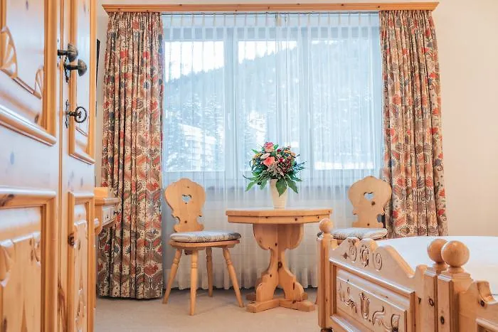 Hotel Restaurant Corvatsch 3*